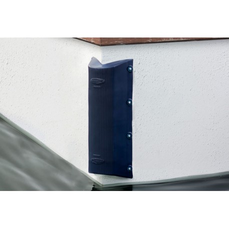 Fender corner profile for piers and jetties