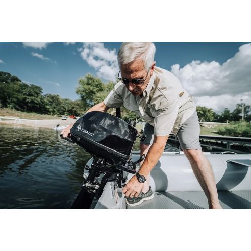 Tohatsu MFS 4 hk utombordsmotor med inbyggd tank och rorkultstyrning