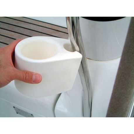 Klipsillä kiinnitettävä muki- ja tölkkiteline