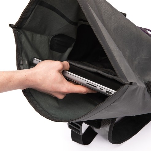 20-liter waterproof backpack. - Jobe